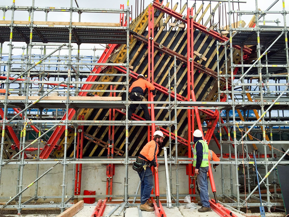 PERI-UP Rosett was used as both access for steel reinforcing placement and falsework support.