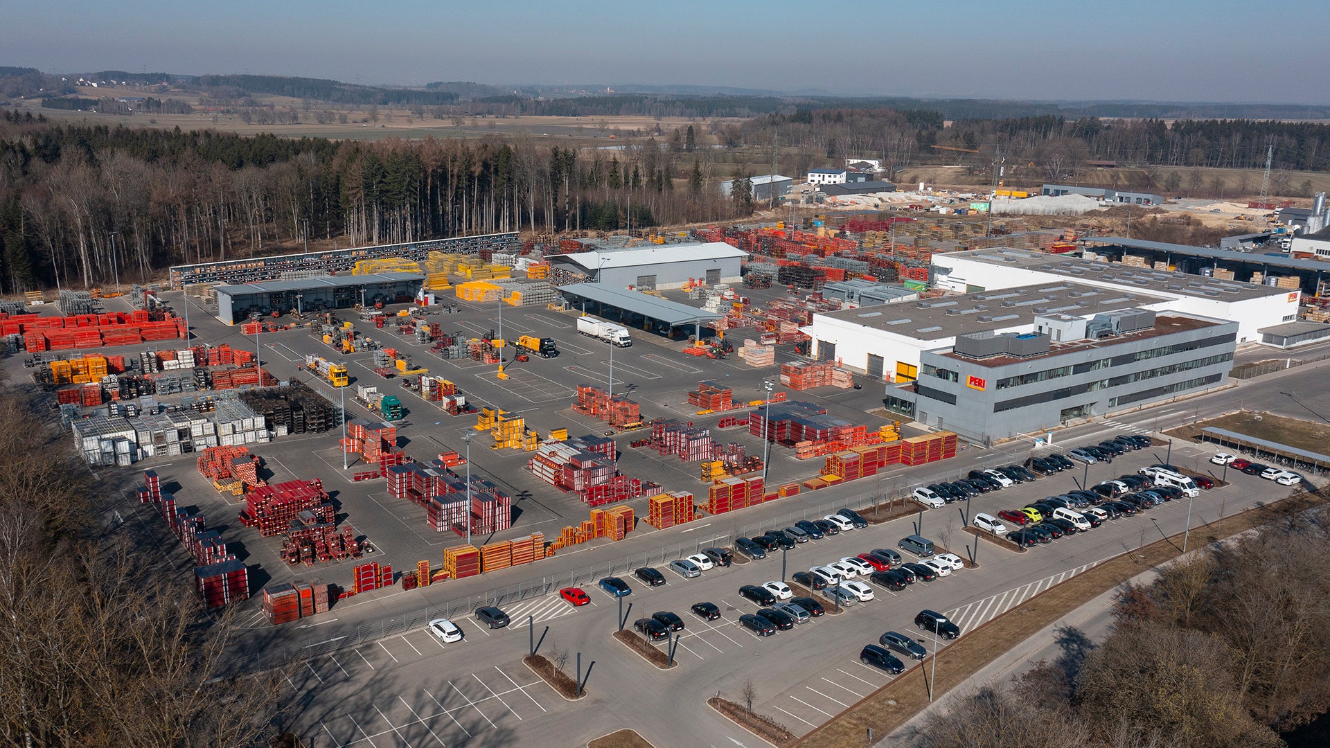 Der PERI Standort Weißenhorn südlich von Ulm ist seit Unternehmensgründung zentraler Produktionsstandort des Unternehmens.