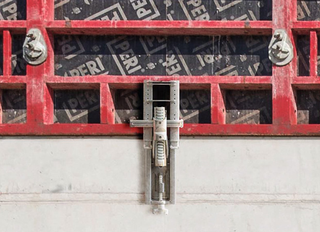 Jednostranne obsluhovateľné stenové debnenie.