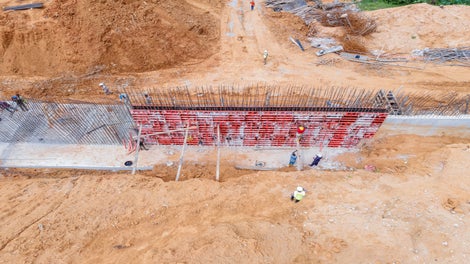 10m high retaining wall