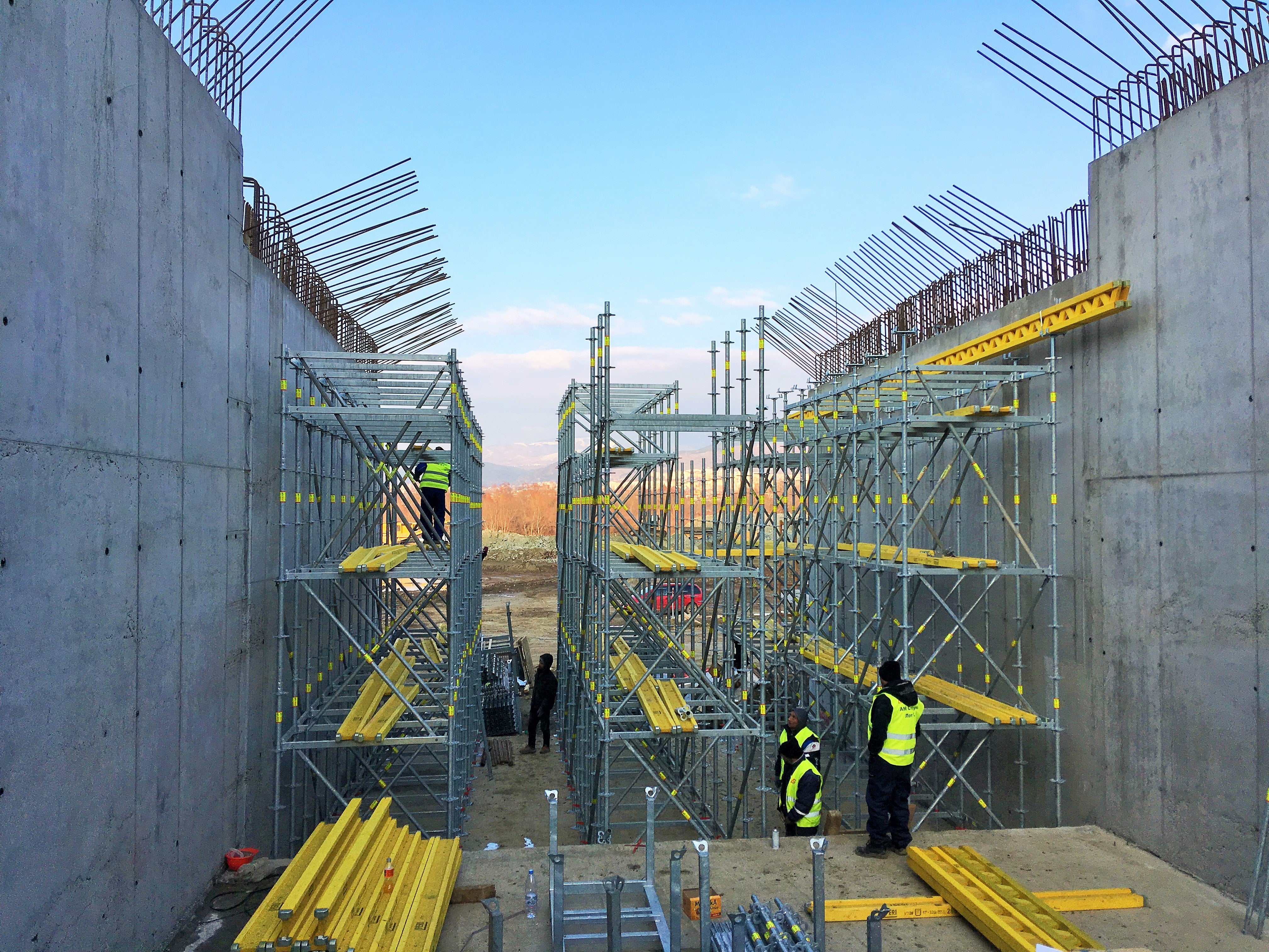 Кофриране плоча, Съоръжение от АМ „Струма“ Лот 3.1 