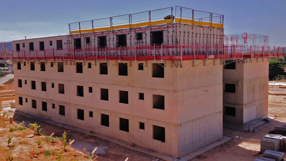 Pioneiro na utilização do sistema PERI UNO no Brasil e também o primeiro empreendimento realizado em Parede de Concreto pela executora do projeto