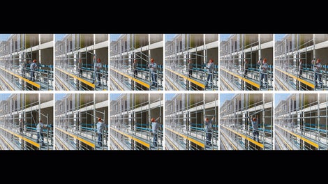 Das Geländer für die nächste Gerüstlage lässt sich mit dem Easy Stiel von der unteren, gesicherten Ebene aus vorlaufend montieren. Für die sichere Montage des Grundaufbaus sind dazu weder zusätzliche Einzelbauteile notwendig, noch muss eine persönliche Schutzausrüstung gegen Absturz getragen werden.