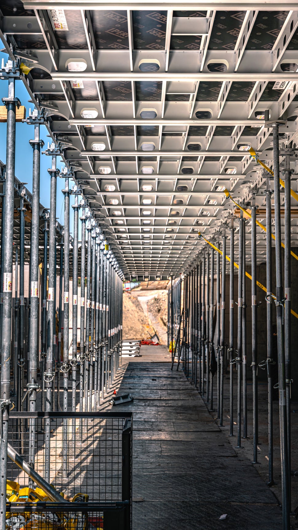 Типово кофражно решение за плоча, осигуряващо бърз и безопасен монтаж.