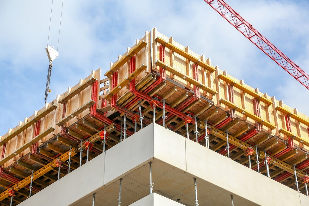 Deckentisch mit Volleinhausung