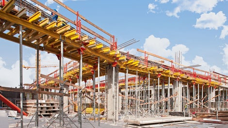 Deskowanie podciągów wykonane na stolikach UNIPORTAL.