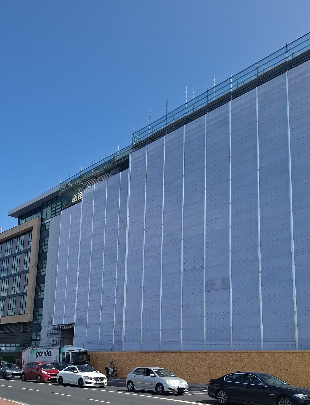 The PERI UP Cladding system works with our PERI UP scaffolding range to create a flexible enclosure that is easy to install in any setting.