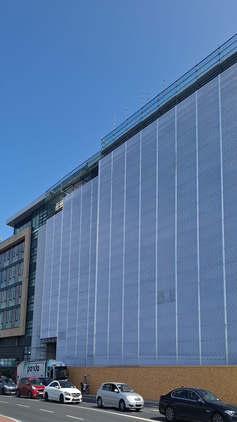 The PERI UP Cladding system works with our PERI UP scaffolding range to create a flexible enclosure that is easy to install in any setting.