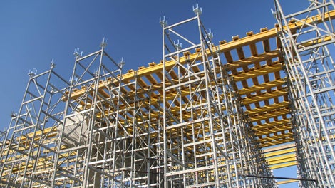 Использование опорных башен ST100 для бетонирования на высоте ~10м.