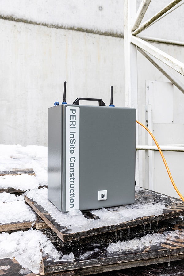 Das ISC Technikgehäuse bietet Platz für die Haupteinheit sowie mehrere unterschiedliche ISC Sensorknoten. Jeder dieser Knoten kann mit einem unterschiedlichen Sensor verbunden werden. Dies ermöglicht das gleichzeitige Sammeln großer Datenmengen.