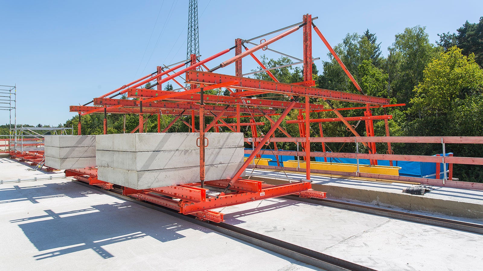 Obenlaufender Gesimskappenwagen