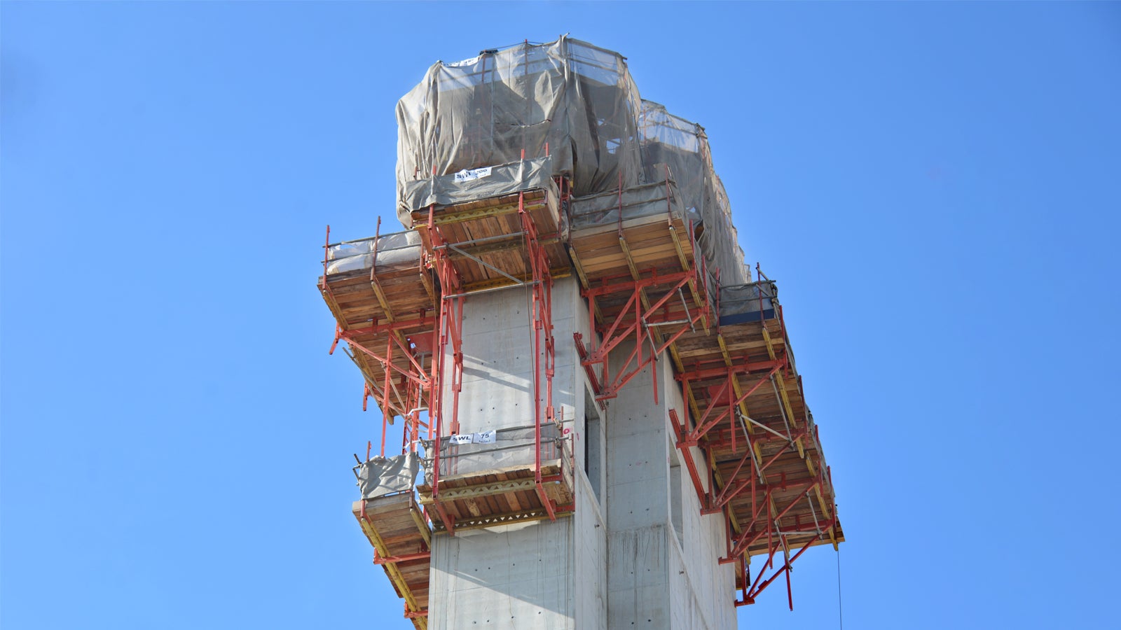 CB Climbing Formwork and VARIO GT 24 Girder Wall Formwork systems are used for all the liftcores.