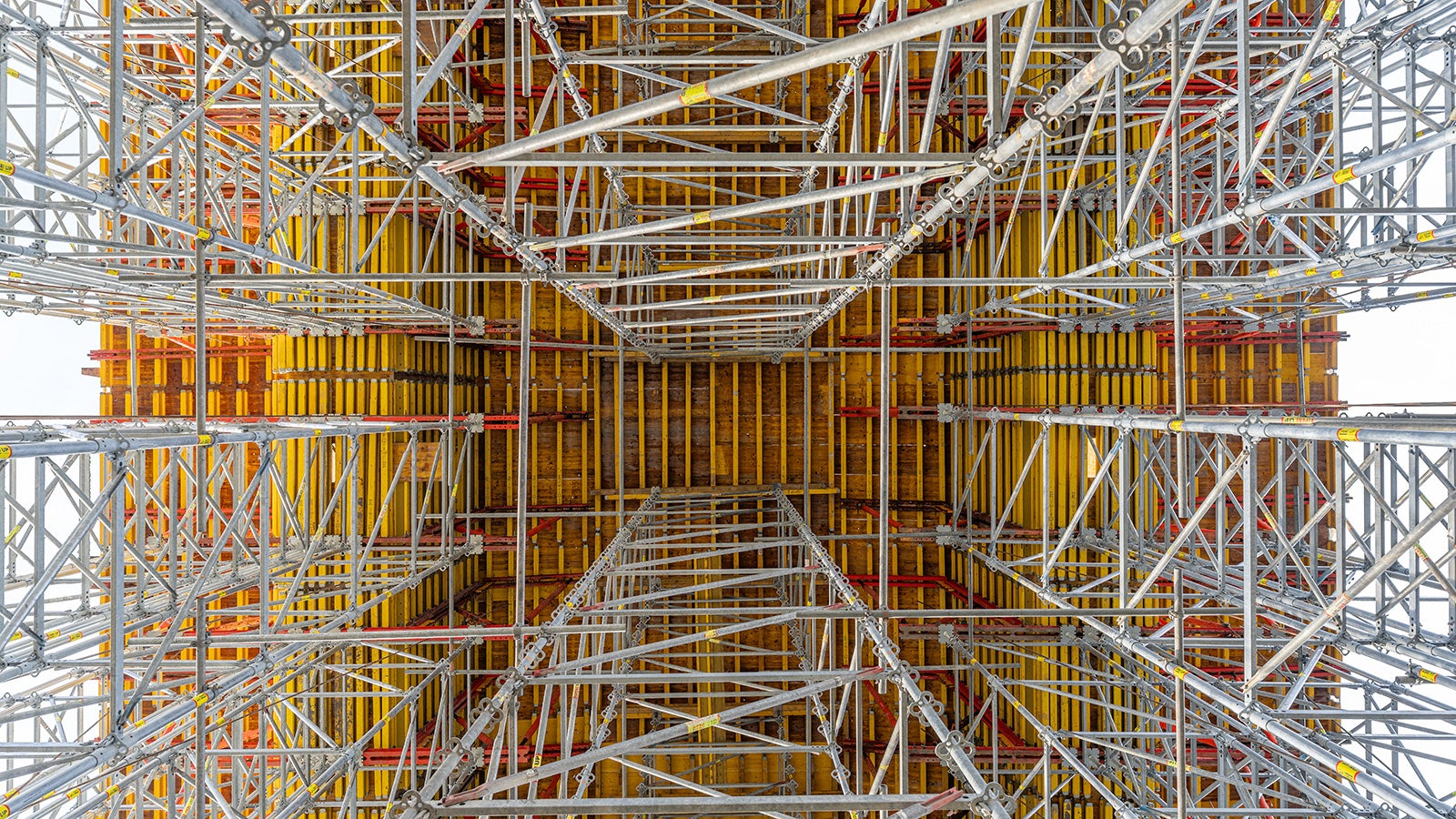 Most na rzece San w Stalowej Woli w ciągu DW 855. System PERI UP Flex MD w użyciu.