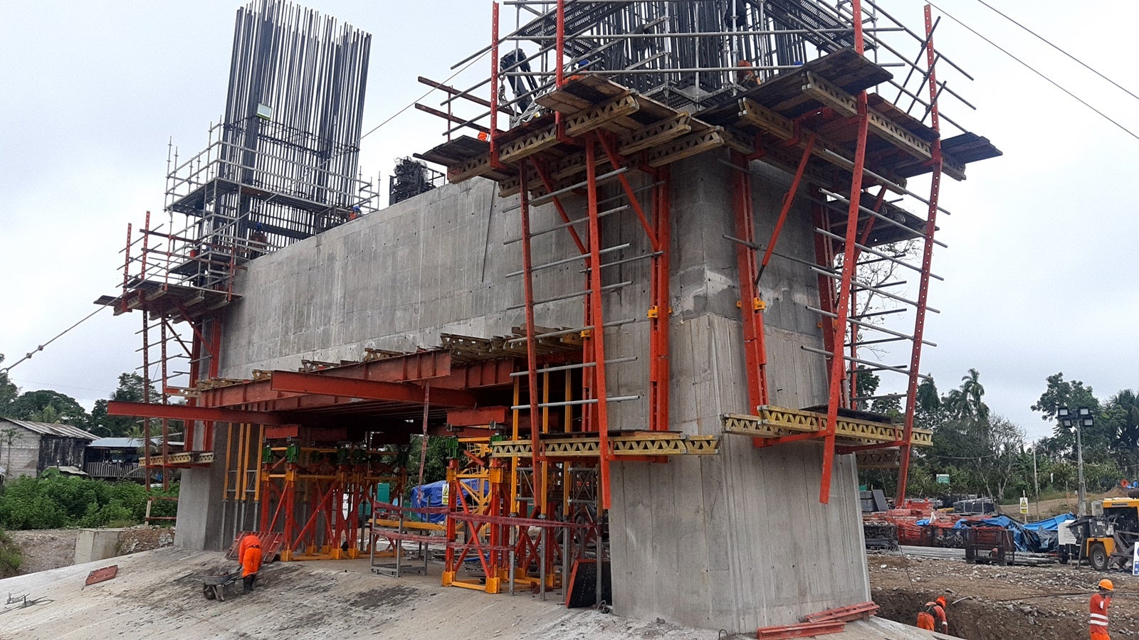 Puente Huallaga y accesos utilizando nuestros sistema Variokit