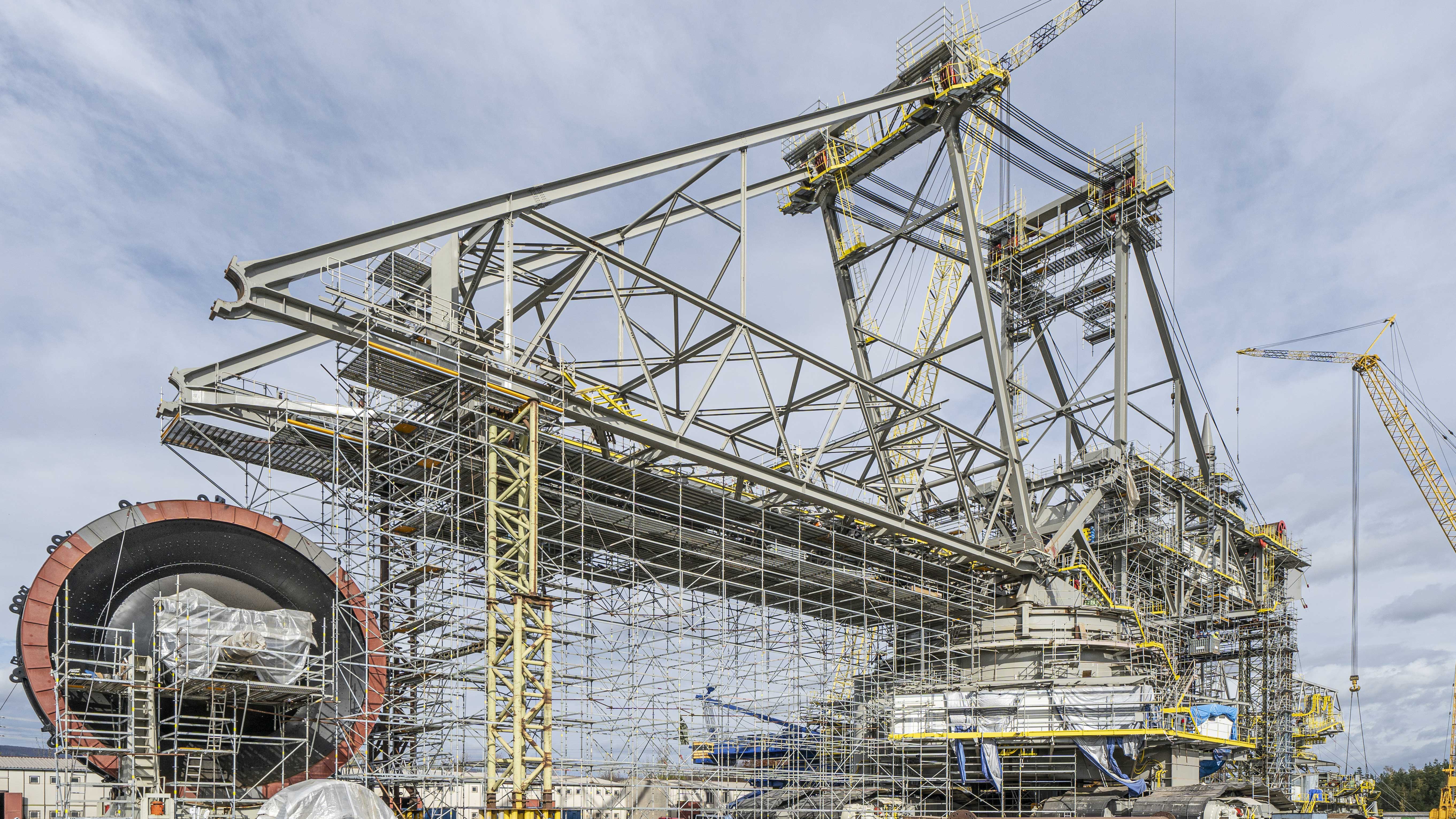 Montáž rypadla pro důl Bílina