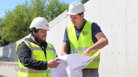 Unser PERI Projektmanagement steht Ihnen weltweit vor Ort von Anfang bis Ende zur Seite.