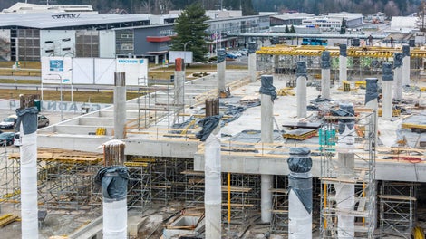 Okrugli stupovi visine 5,5 m i 11,0 m te promjera ø90 i ø70 izvedeni SRS čeličnom kružnom oplatom.