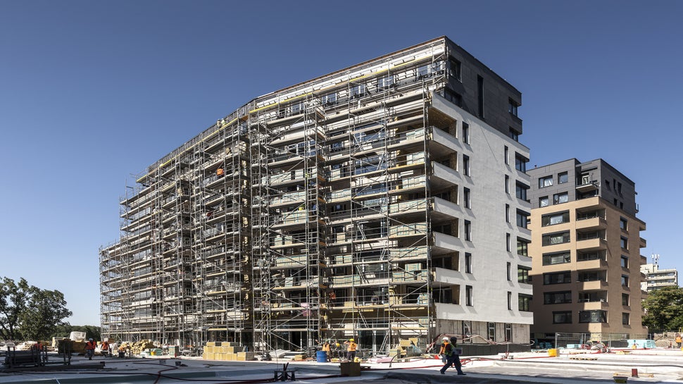 Projekt komplexu budov na nábreží Dunaja pod Hradným vrchom je atraktívna mestská štvrť Bratislavy, ktorú tvorí sedem budov situovaných do lokality pod Bratislavským hradom.