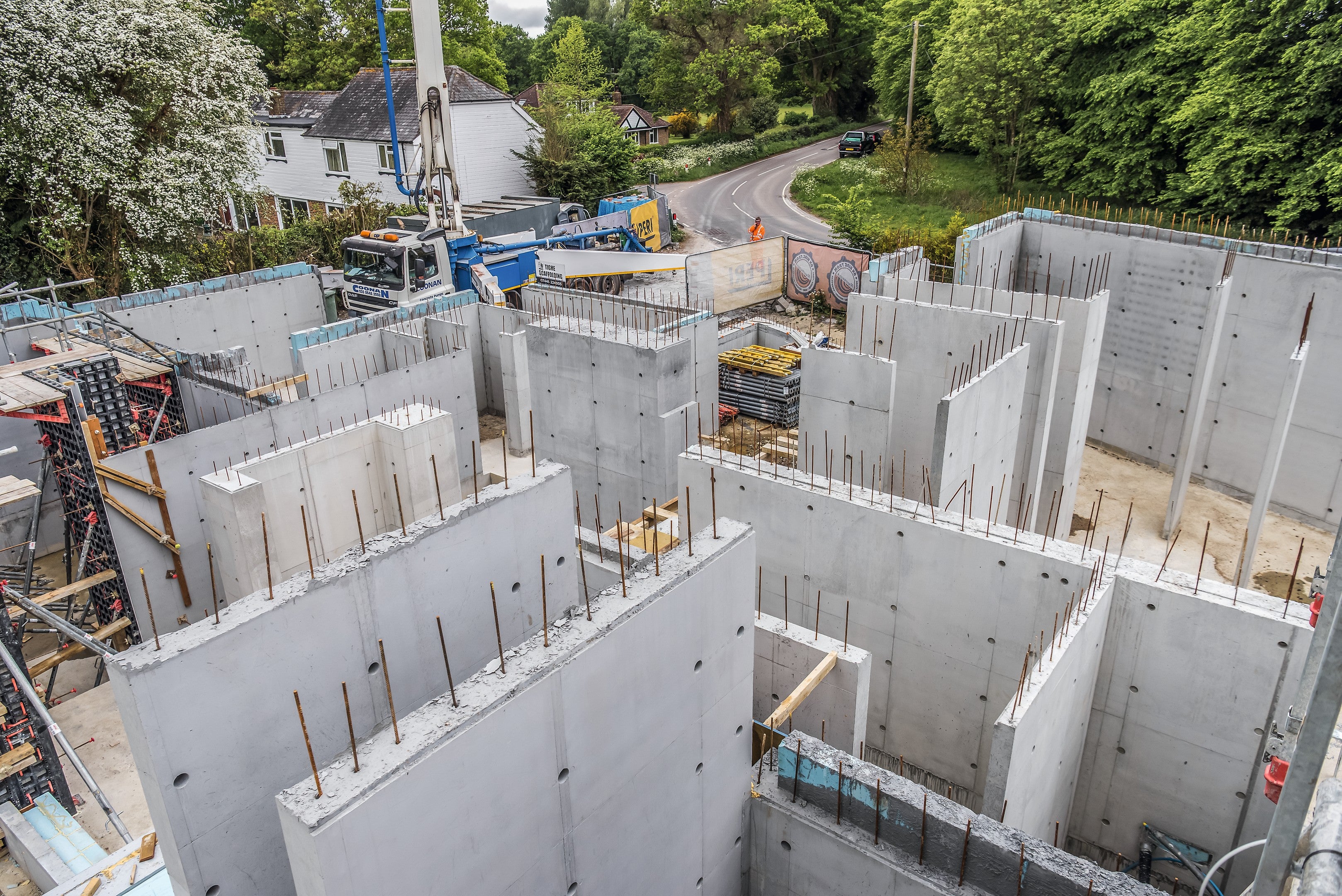 Adrian Corrigall und Raw Architecture