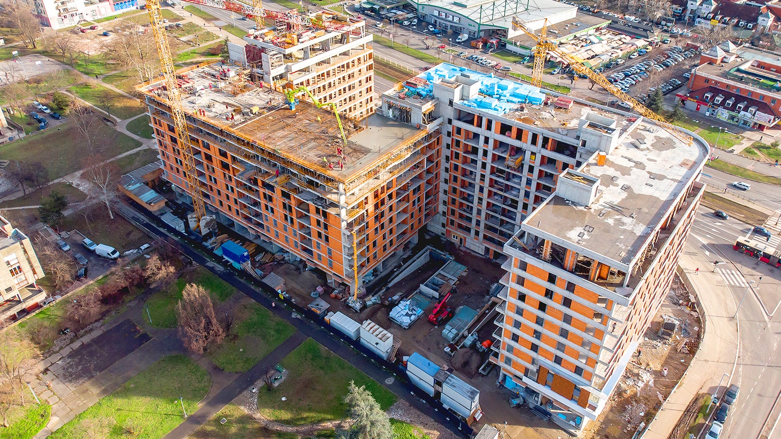 Kompleks 'Petica' na Novom Beogradu sadrži preko 60.000 m² stambeno-poslovnog prostora.