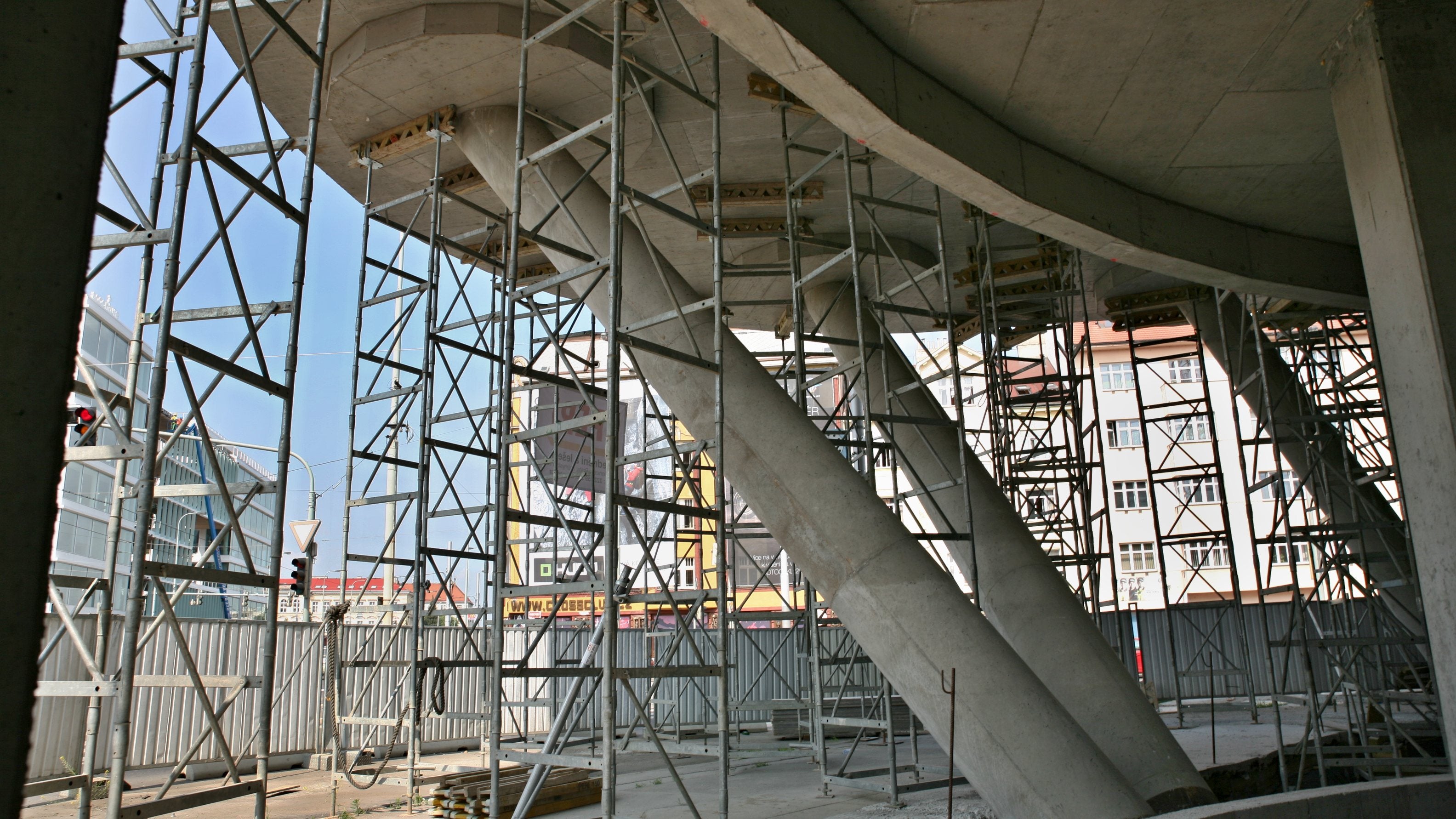 Office Building Argentinská, Praha