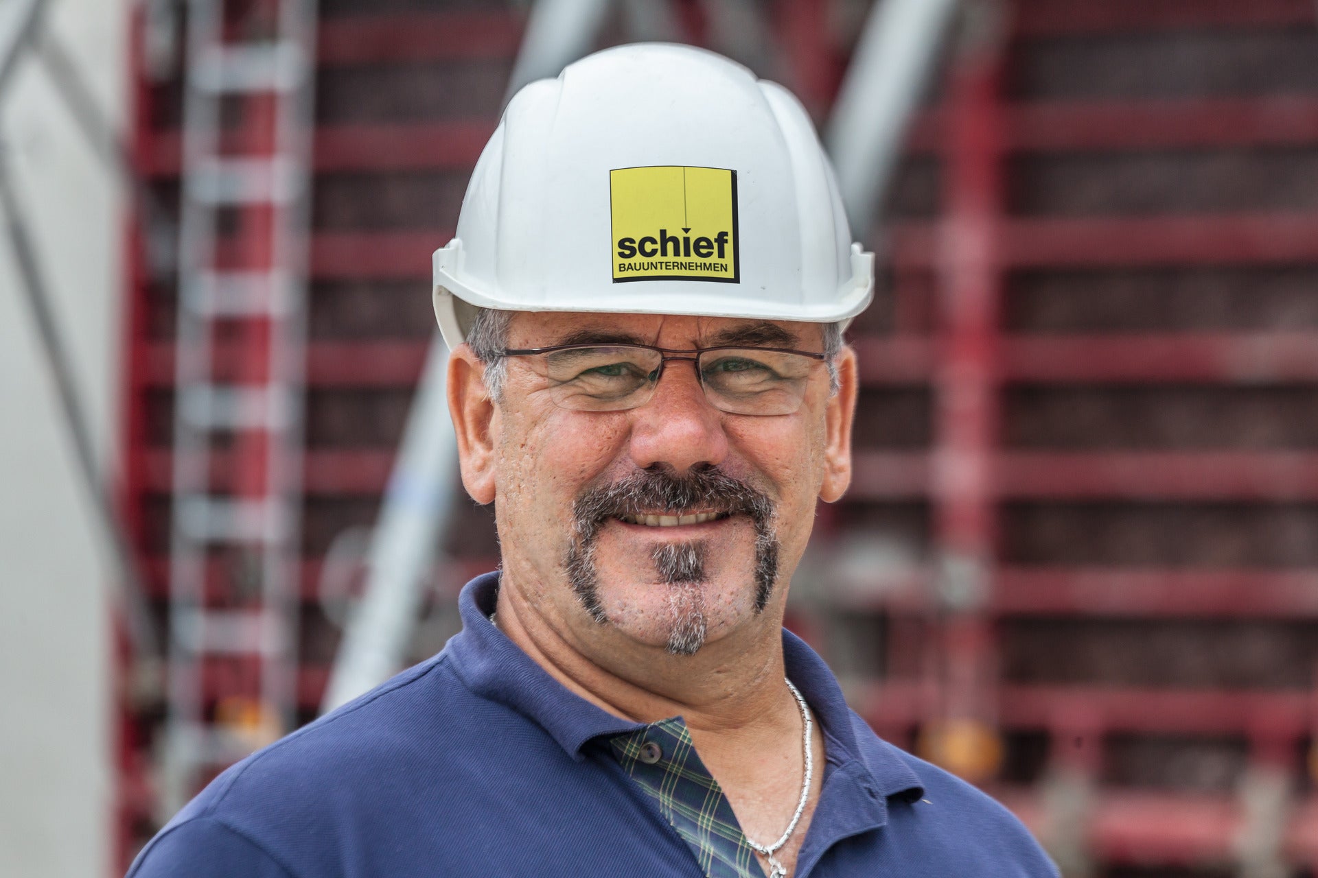 Statement von Carsten Müller: Mit MAXIMO geht es extrem schnell – wir benötigen weniger Kleinteile und das Bühnensystem bietet uns maximale Sicherheit. Darüber hinaus erzielen wir ein schönes, gleichmäßiges Betonbild.