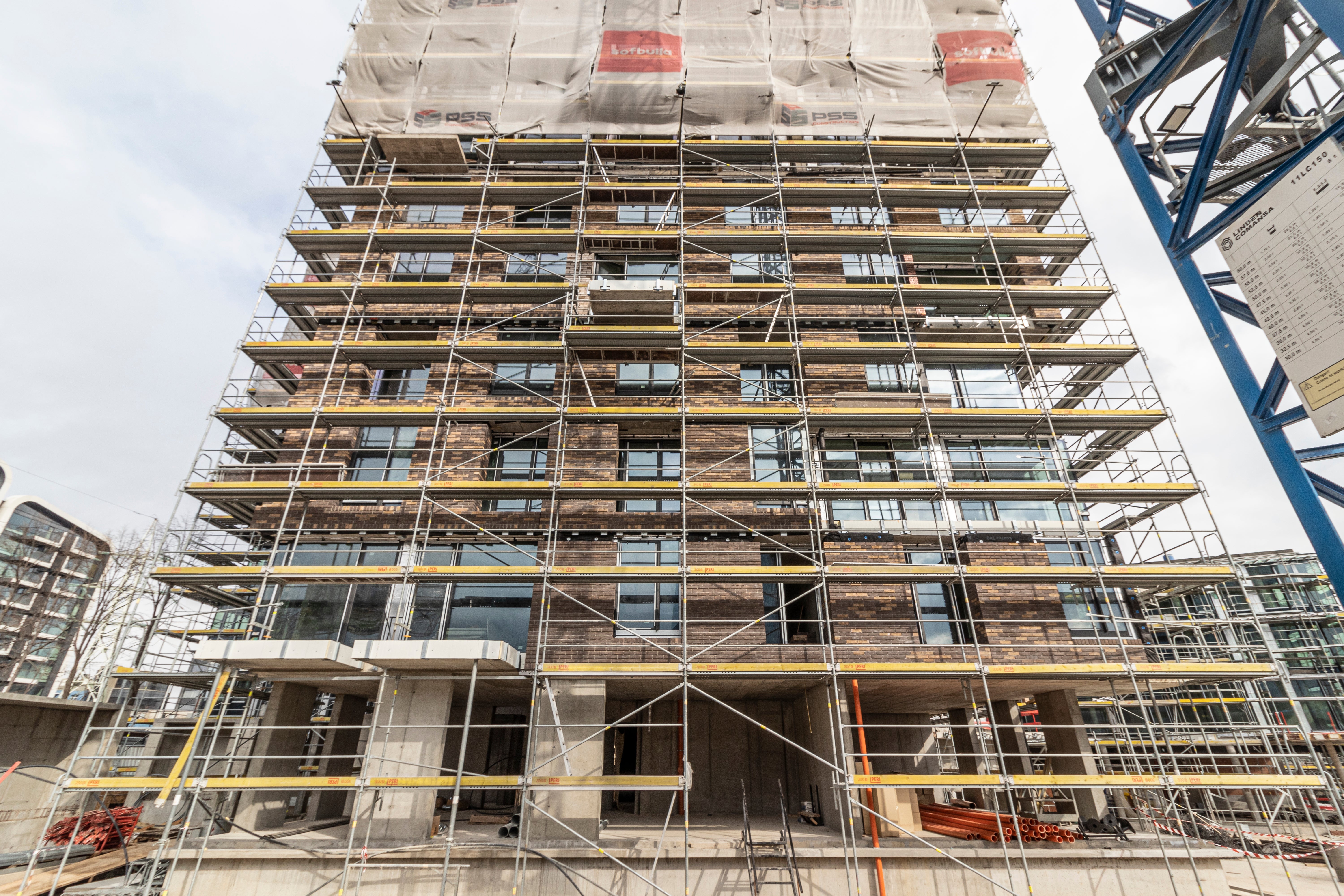 Фасадна система скеле PERI UP Easy - без компромис в изпълнението на всяко предизвикателство