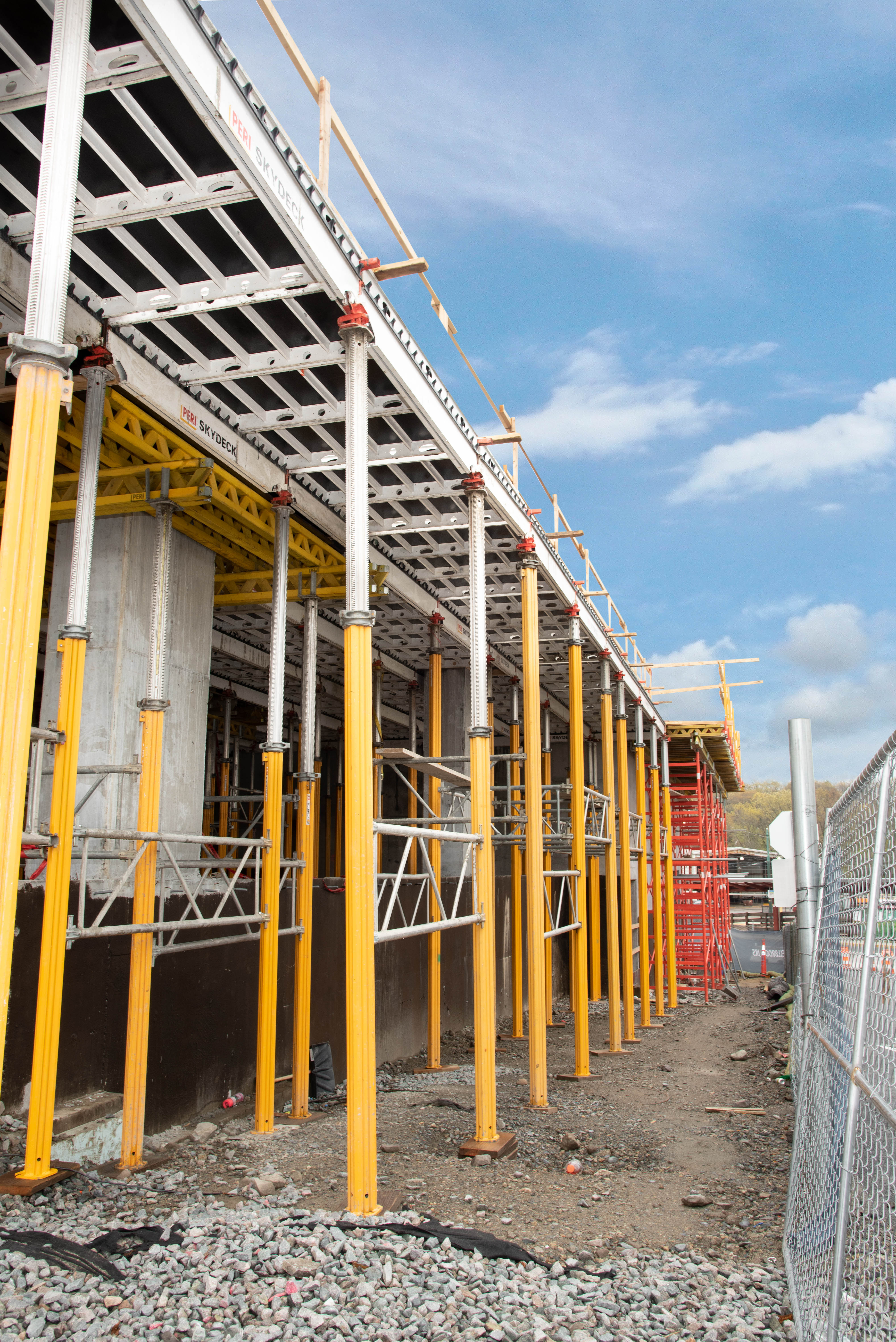 The contractor used 20,000 ft2 of SKYDECK and over 4,000 ft2 of PD5 10K shoring to construct the mixed-use redevelopment project.