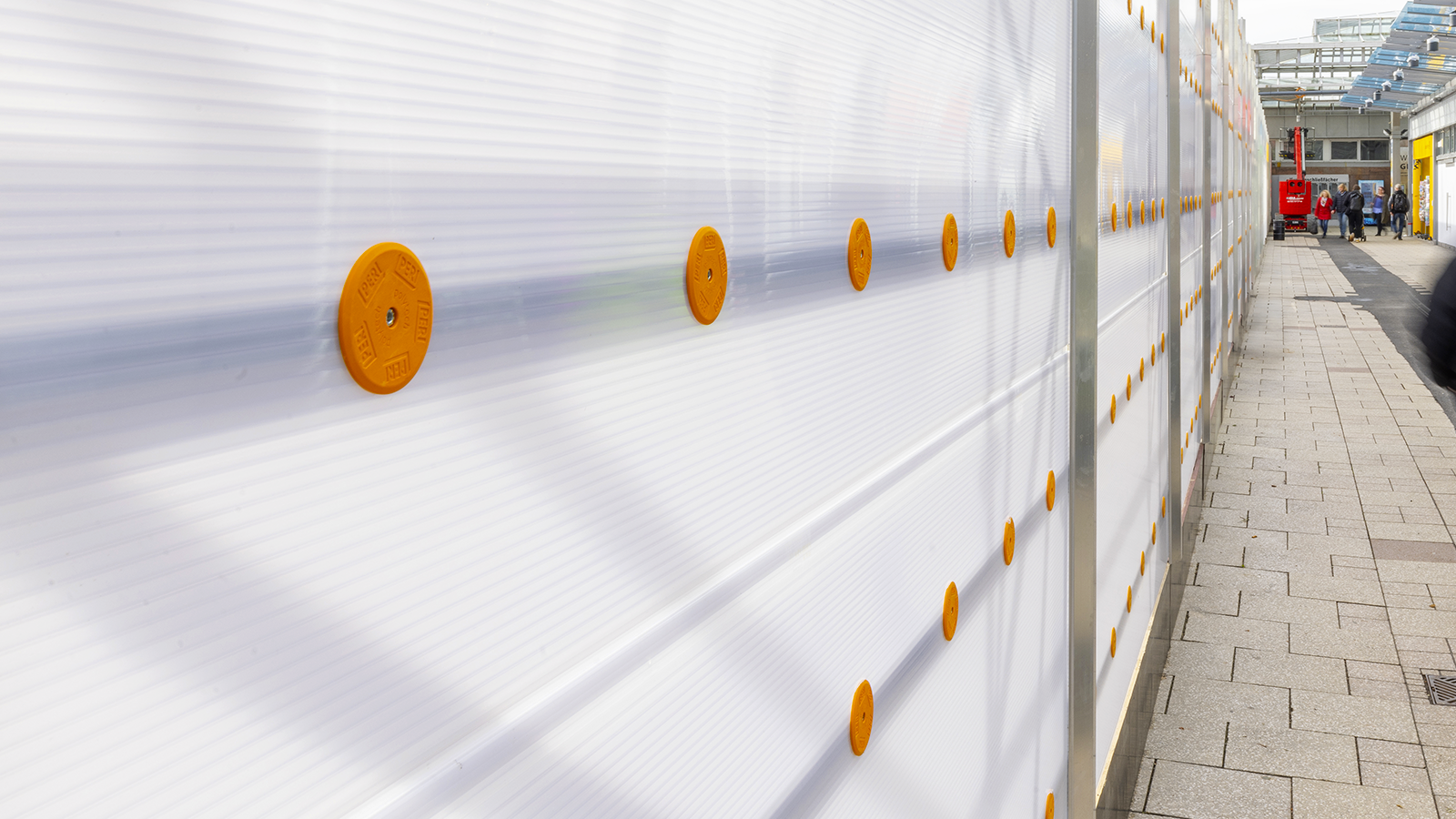 It not only protects the site team more effectively from snow, rain, wind and sun, but is also easy to install.<br/>