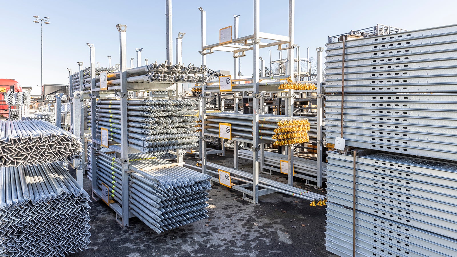 Flexible management can assist in staying on top of your scaffolding projects. That is why PERI UP offers digital planning services, along with business models such as renting and buy-backs.