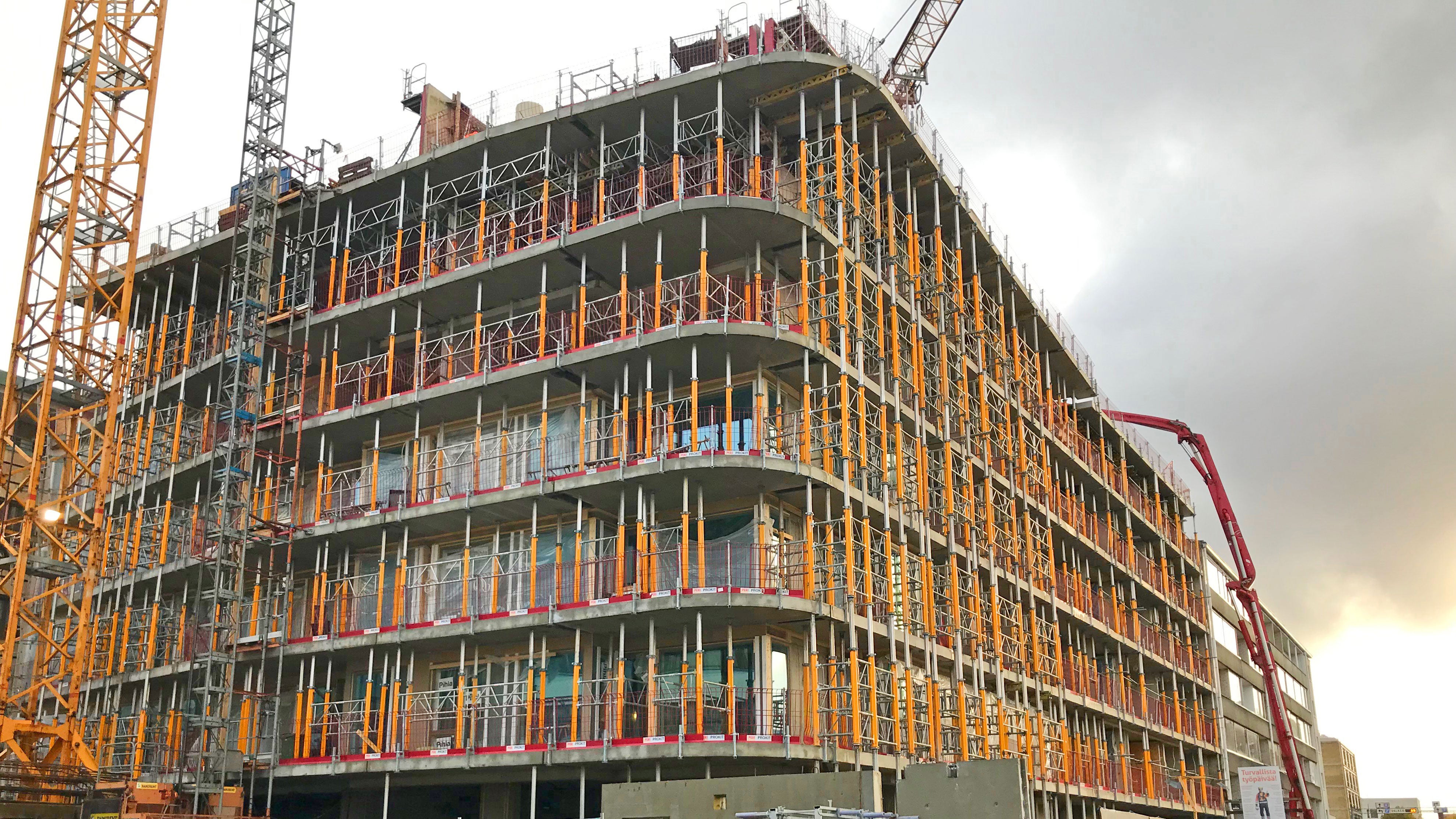 MULTIPROP-tukitornit toimivat parveketuennoissa.