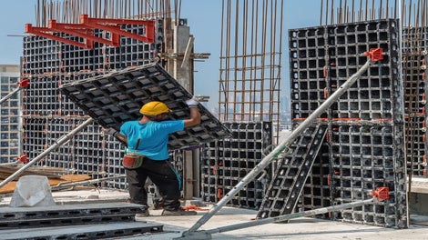 Easy to mount and move manually