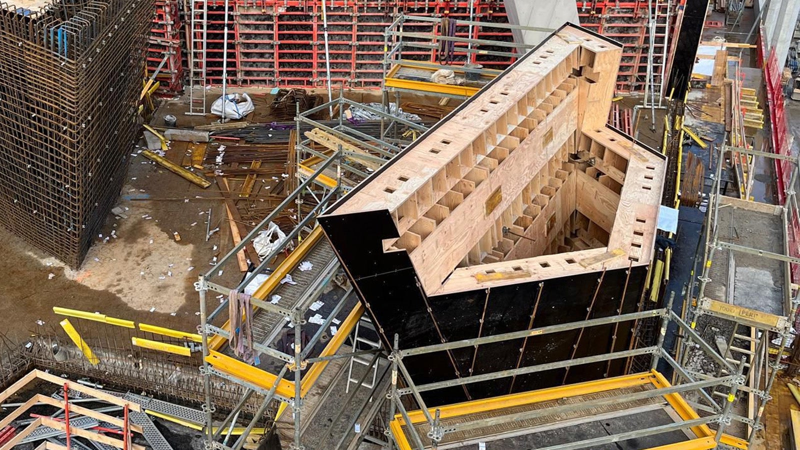 Bij dit project in Tsjechië zijn de vooraf geassembleerde bekistingen in gebruik genomen op locatie.