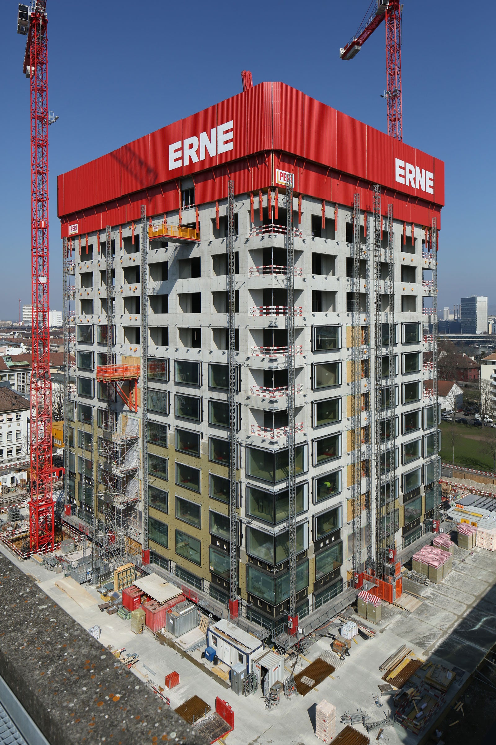 RCS Kletterschutzwand und Ausfahrbühnen