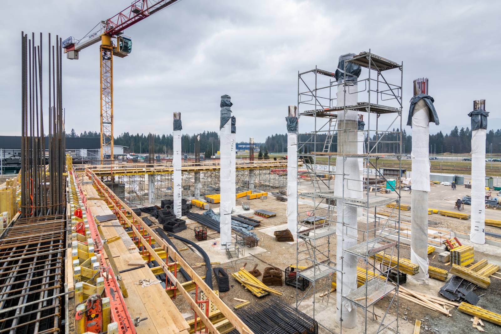 Okrugli stupovi visine 11,0 m izvedeni pomoću SRS čelične kružne oplate.