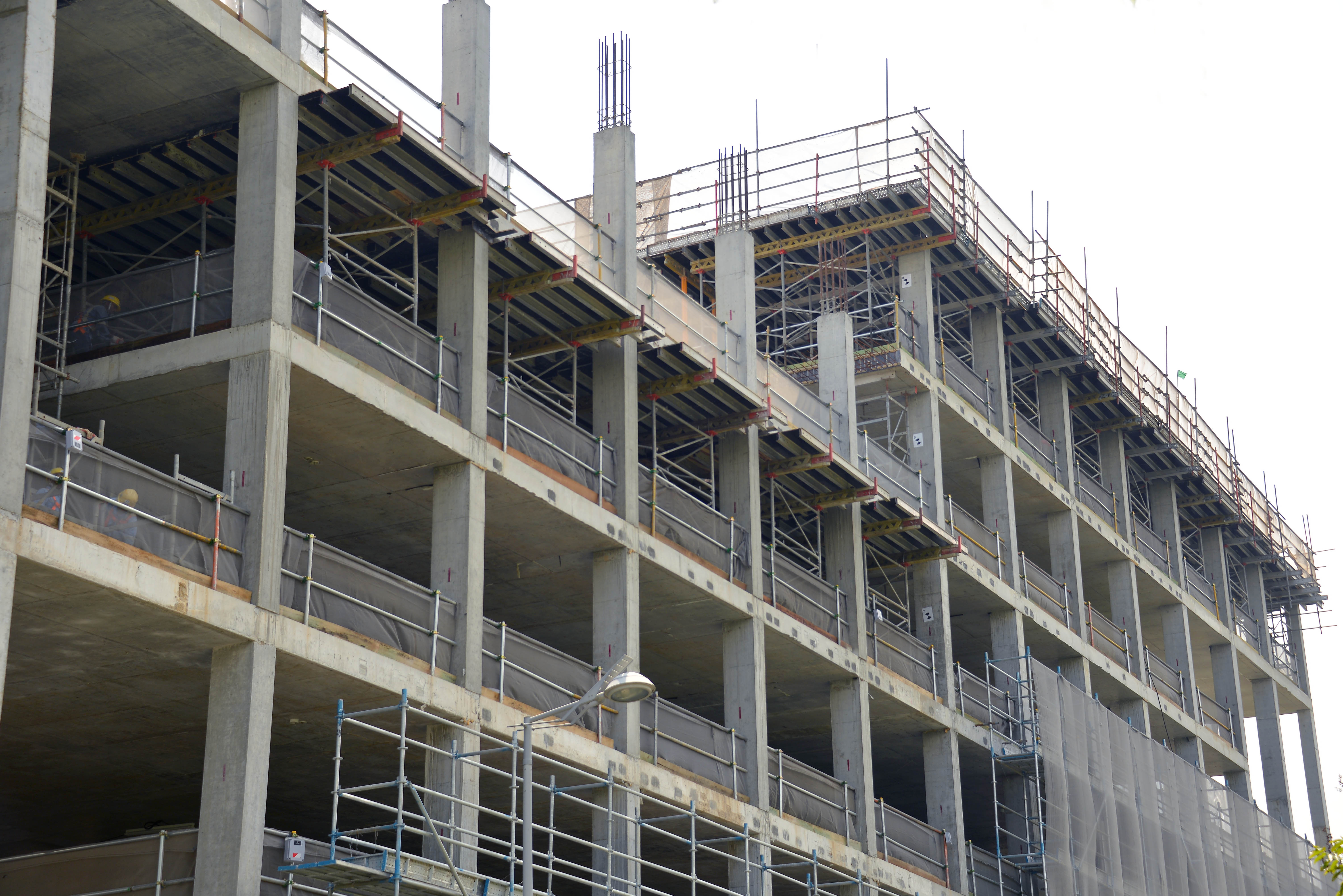 Comprehensive shoring tower with a combination of PD8 &amp; AluBeam &amp; GT Girders