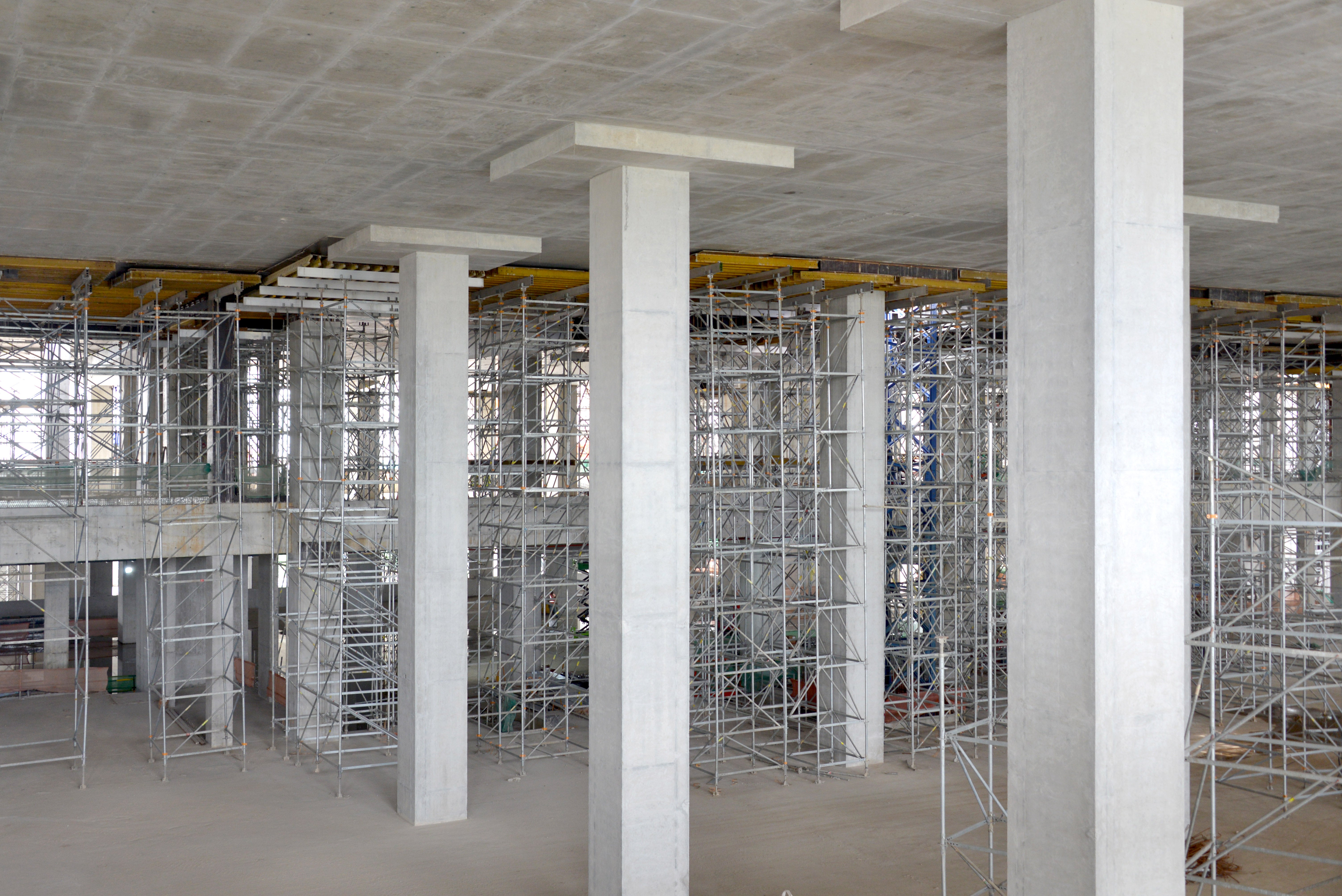 Another view of the 14 meter-high PERI UP MD (PS100 Shoring) at level three