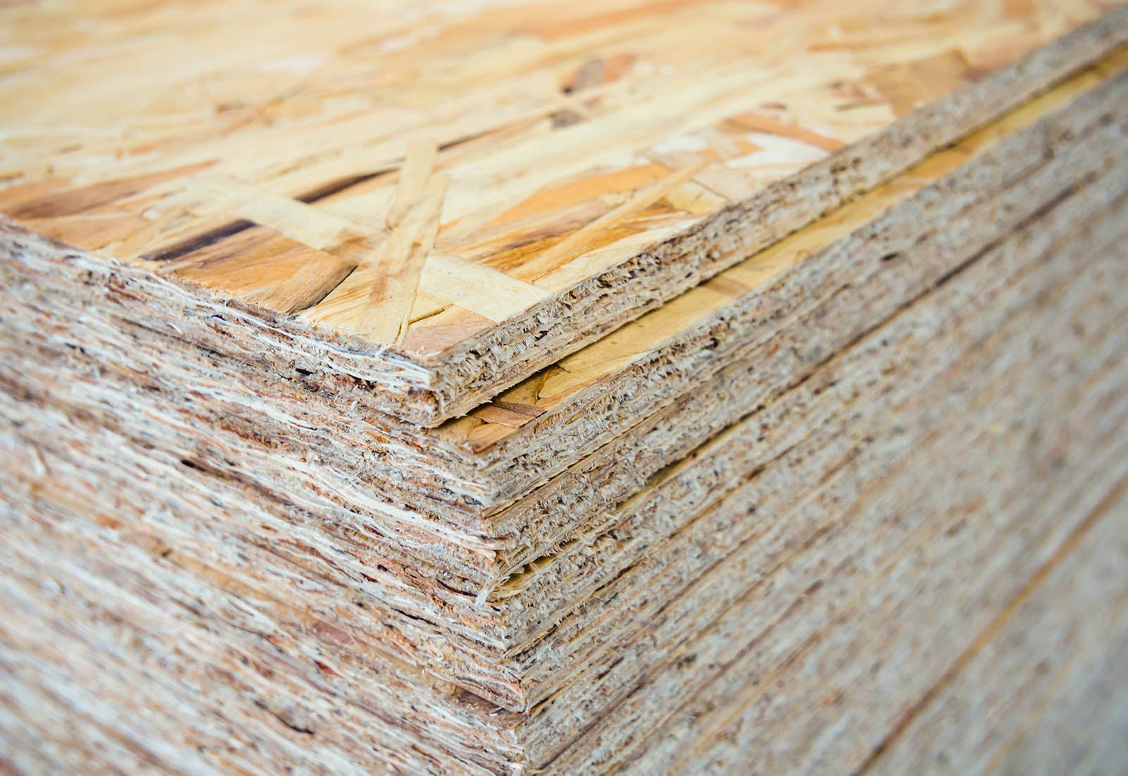 Among the best-known wood-based materials are fibreboard, chipboard and laminated veneer wood products. They are suitable for many different applications in dry and wet areas, both for load-bearing and non-structural purposes.