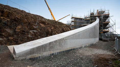 High concrete finish using VARIO shuttering. Pre-fabrication off-site and delivered on a just-in-time basis. Each panel had to be precise to integrate seamlessly