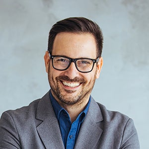 ##salesContact.expertImageAltLabel##