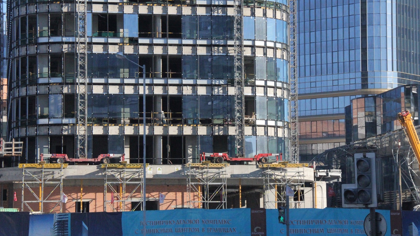 Опорные башни для ведения работ по остеклению фасадов