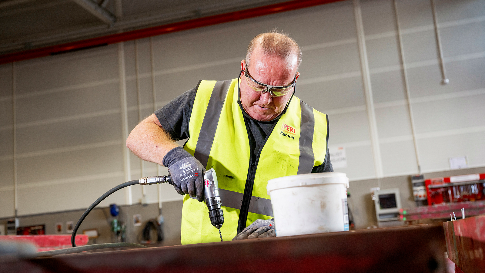 PERI Tjenester - Rengjøring og reparasjon