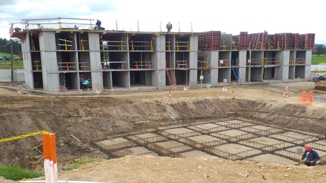 El sistema de encofrado LIWA ara encofrado de muros en conjunto con MULTIFLEX para encofrado de losas, dan forma a grandes proyectos de vivienda.