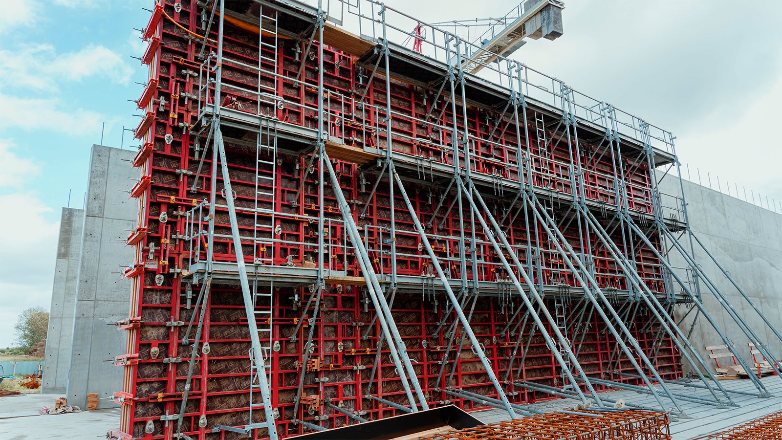 Budowa bunkrów do przygotowania fazy i podłoża przeznaczonego do uprawy pieczarek w Borucinie (gm. Okonek).