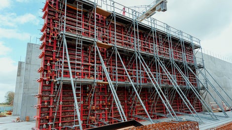 Budowa bunkrów do przygotowania fazy i podłoża przeznaczonego do uprawy pieczarek w Borucinie (gm. Okonek).