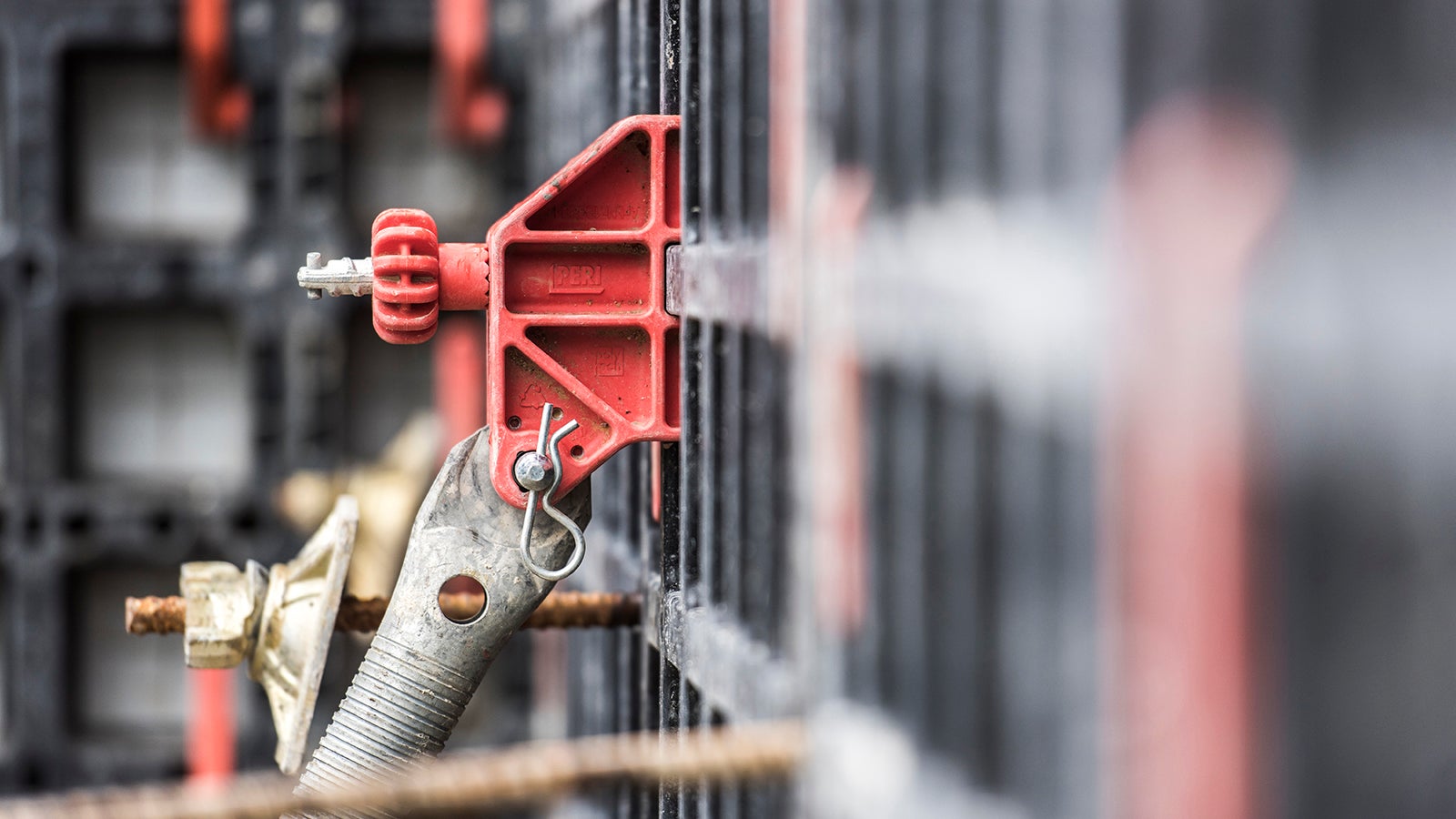 DUO is the universal formwork system for walls, slabs, columns and foundations.