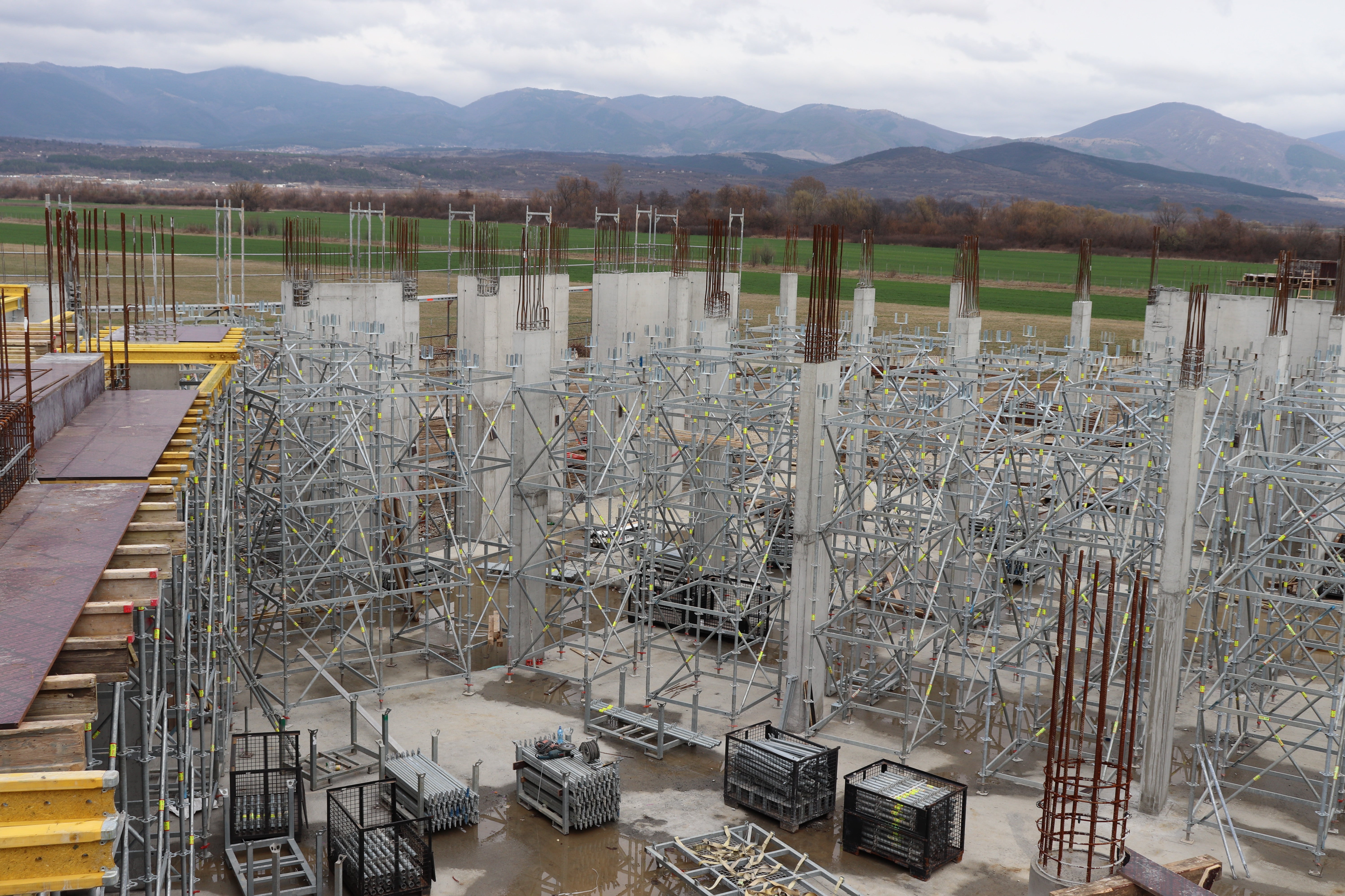 PERI UP Flex Подпорните кули са сигурна основа при големи височини