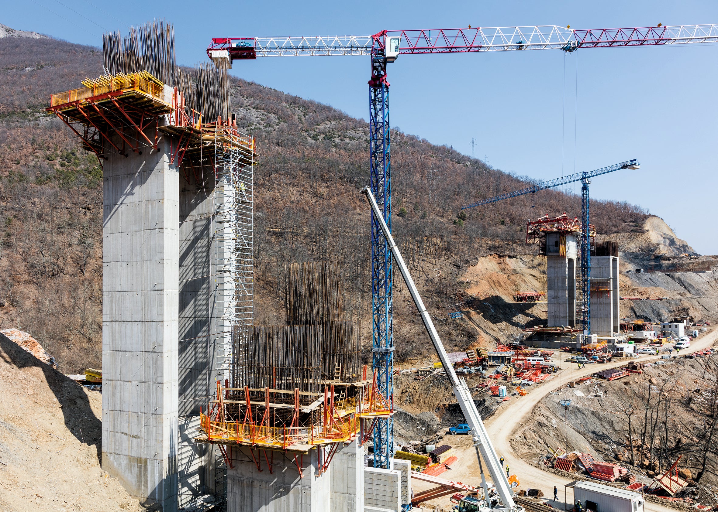 Stavba mostného piliera