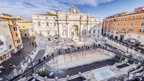 The temporary scaffolding solution had a load-bearing capacity of 500 kg/m², thus offering maximum stability and safety – even with high visitor numbers.