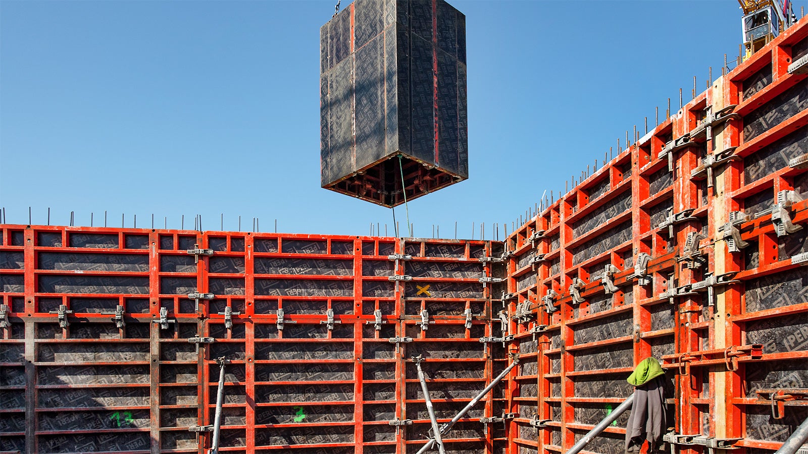 Deskowanie trzonu w systemie PERI TRIO